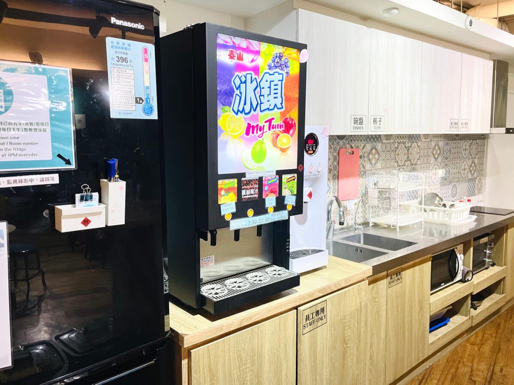 紙飛機高雄青年旅館 提供免費飲料吧